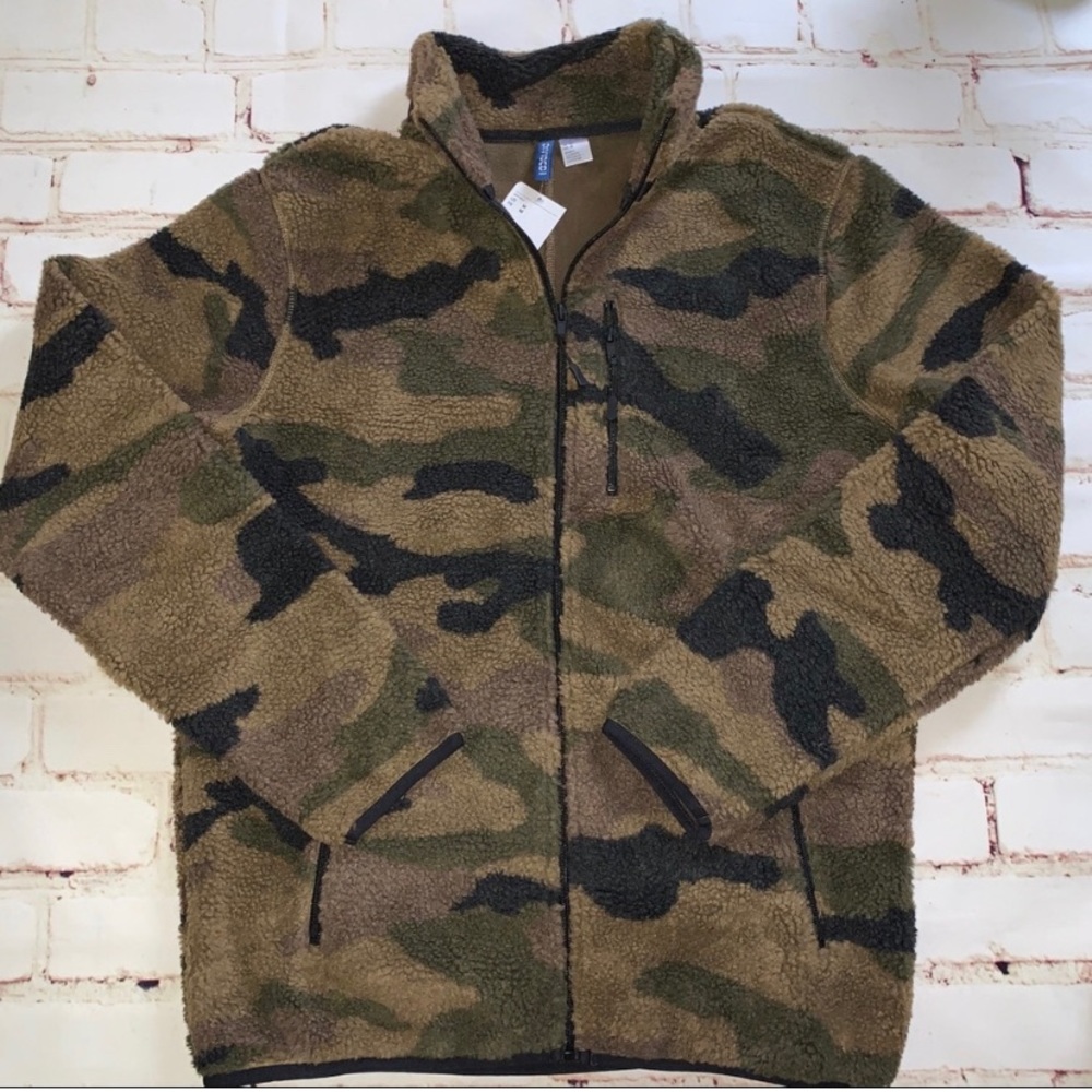 Divided brand camo sherpa jacket shacket zip fuzzy